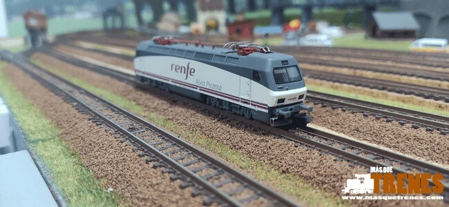 252 renfe de arnold con luces traseras apagadas 252 renfe de arnold con luces traseras apagadas