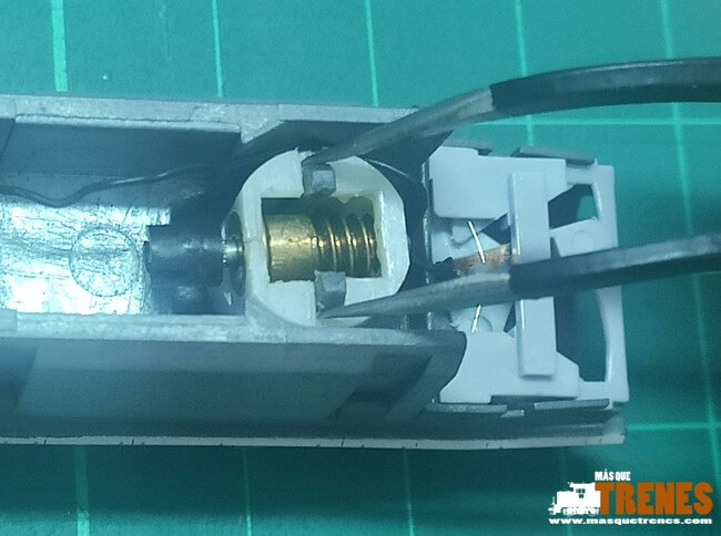 Extraer bogies de AVE S-103 de Arnold Extraer bogies de AVE S-103 de Arnold