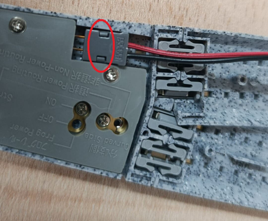 Conexión eléctrica del motor interno de un desvío kato Conexión eléctrica del motor interno de un desvío kato